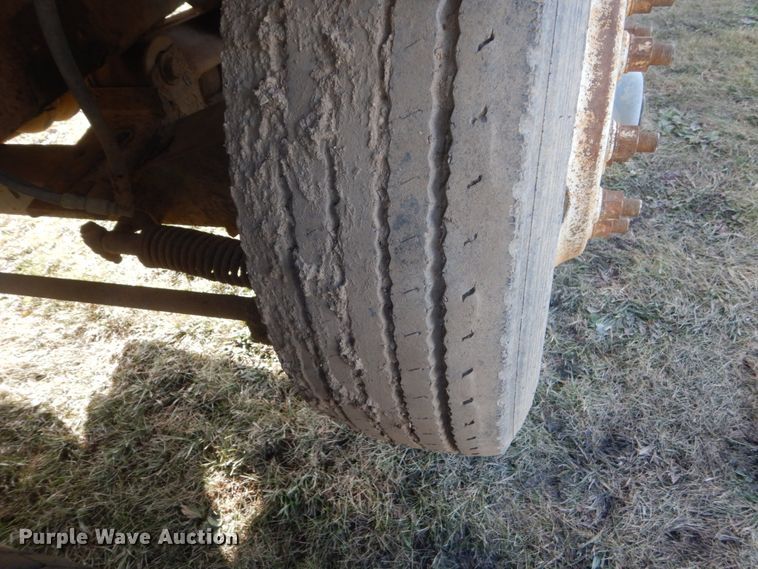 image for item HS9411 1999 International Paystar 5000  ready mix truck