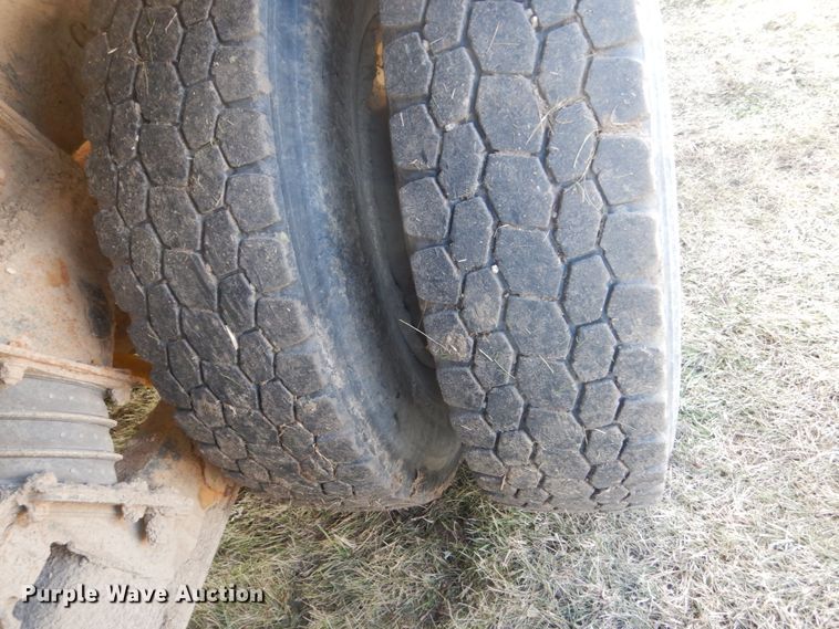 image for item HS9411 1999 International Paystar 5000  ready mix truck