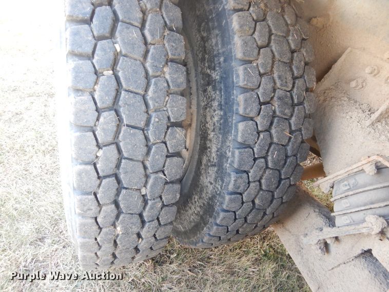 image for item HS9411 1999 International Paystar 5000  ready mix truck