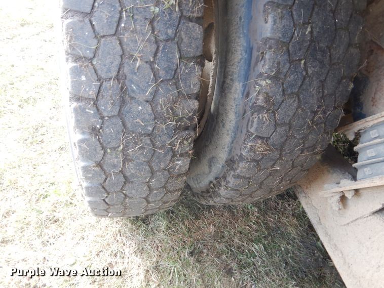 image for item HS9411 1999 International Paystar 5000  ready mix truck