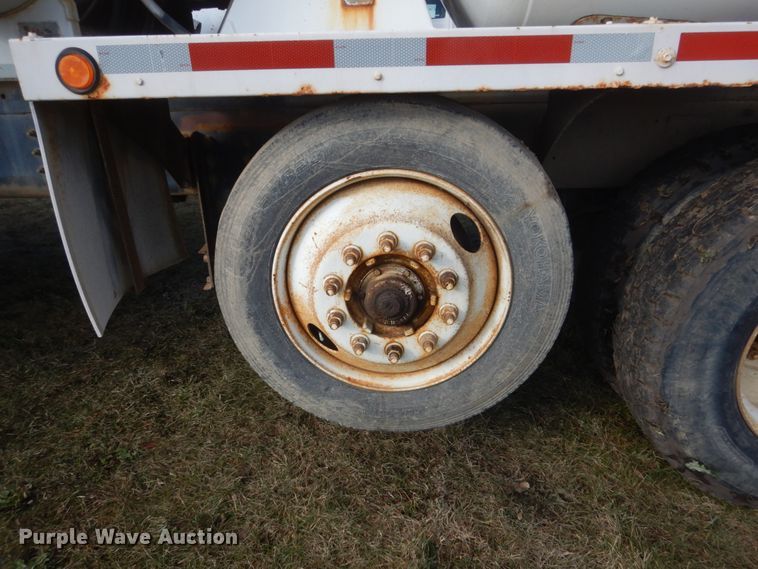 image for item HS9411 1999 International Paystar 5000  ready mix truck