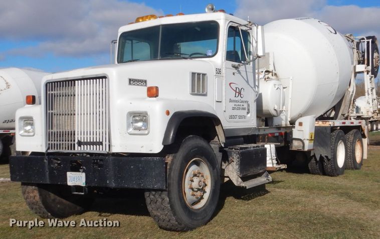 image for item HS9412 1999 International Paystar 5000  ready mix truck