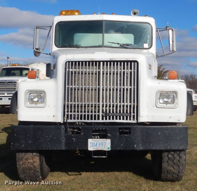 image for item HS9412 1999 International Paystar 5000  ready mix truck