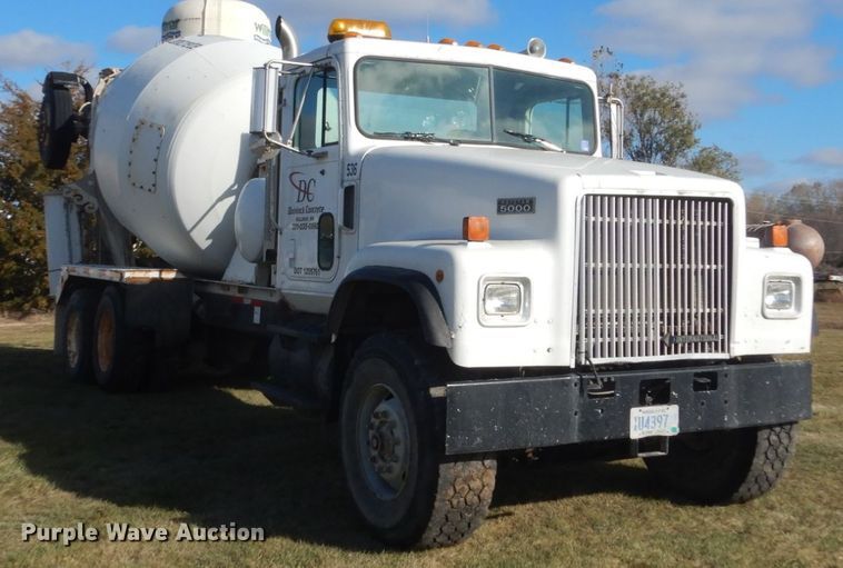 image for item HS9412 1999 International Paystar 5000  ready mix truck