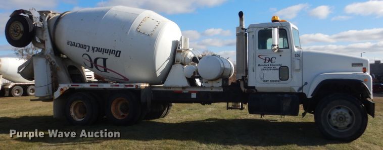 image for item HS9412 1999 International Paystar 5000  ready mix truck