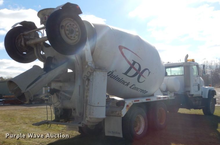 image for item HS9412 1999 International Paystar 5000  ready mix truck