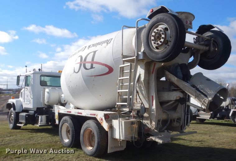 image for item HS9412 1999 International Paystar 5000  ready mix truck
