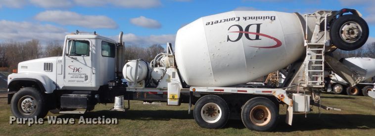 image for item HS9412 1999 International Paystar 5000  ready mix truck