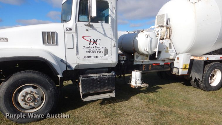 image for item HS9412 1999 International Paystar 5000  ready mix truck