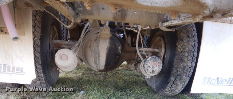 image for item HS9412 1999 International Paystar 5000  ready mix truck