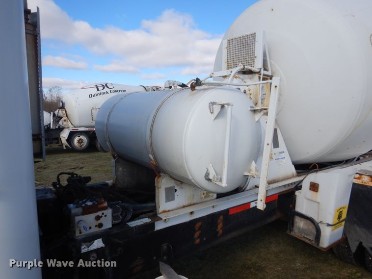 image for item HS9412 1999 International Paystar 5000  ready mix truck