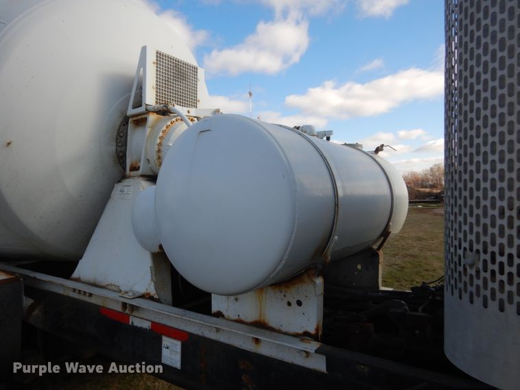 image for item HS9412 1999 International Paystar 5000  ready mix truck