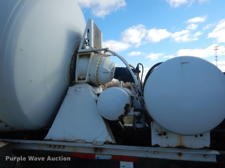 image for item HS9412 1999 International Paystar 5000  ready mix truck