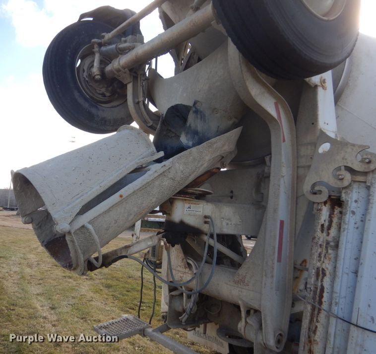 image for item HS9412 1999 International Paystar 5000  ready mix truck