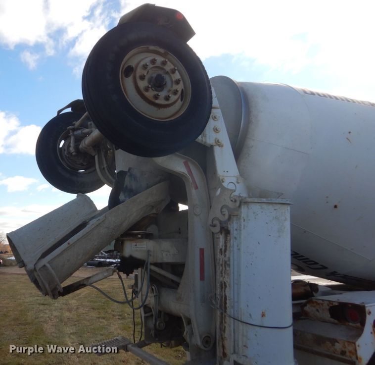 image for item HS9412 1999 International Paystar 5000  ready mix truck