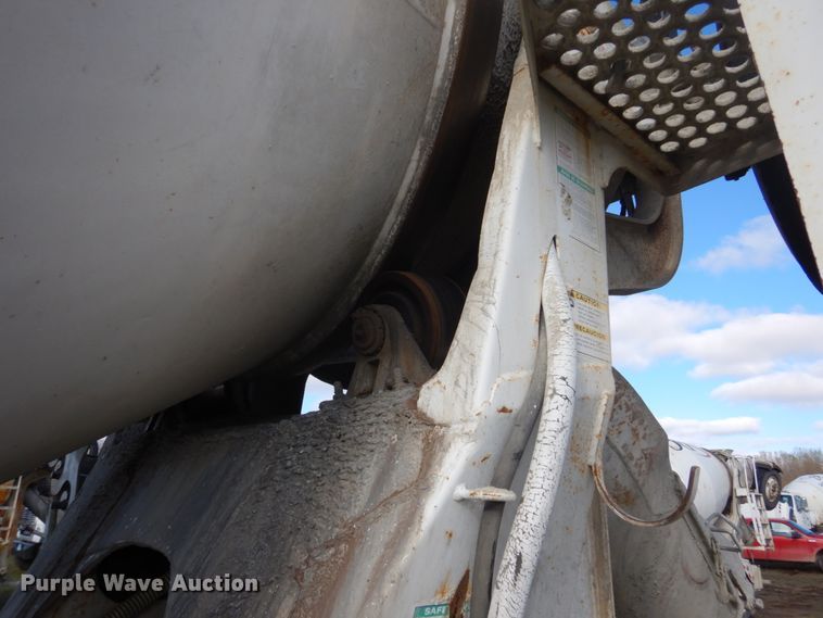 image for item HS9412 1999 International Paystar 5000  ready mix truck