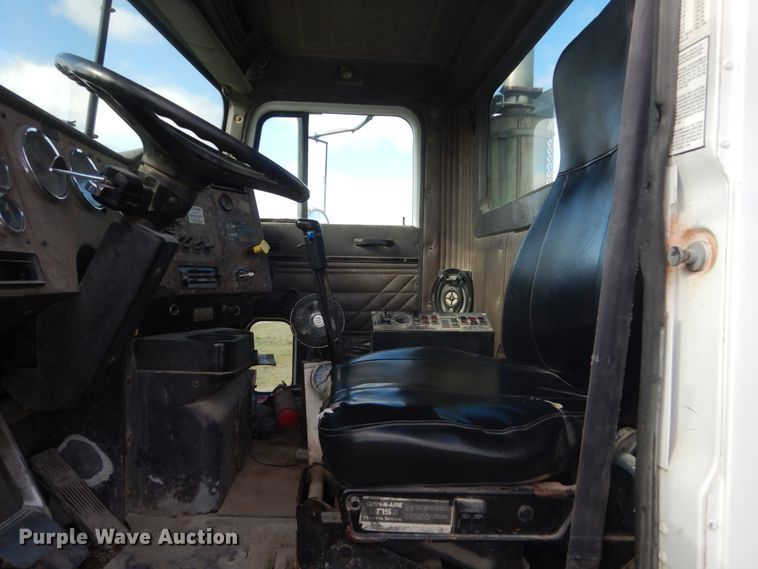 image for item HS9412 1999 International Paystar 5000  ready mix truck