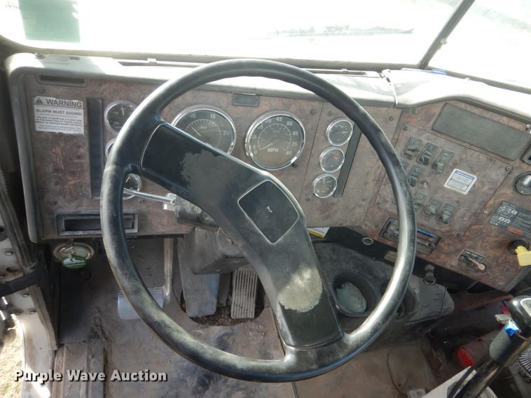 image for item HS9412 1999 International Paystar 5000  ready mix truck