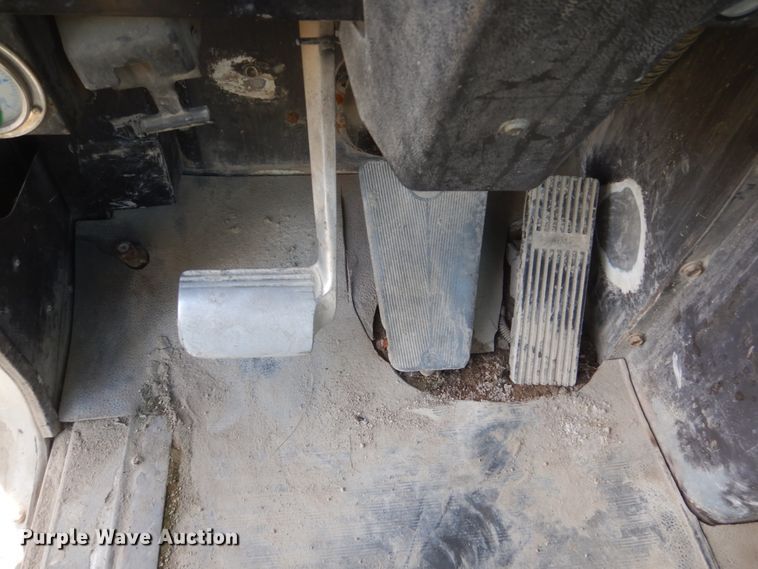 image for item HS9412 1999 International Paystar 5000  ready mix truck