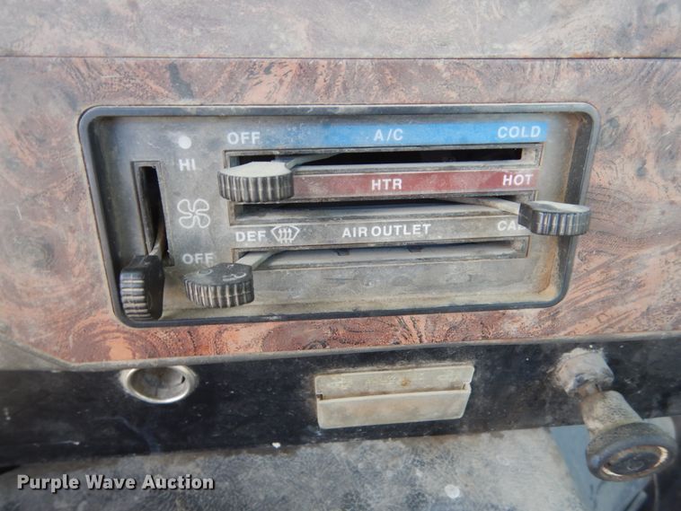 image for item HS9412 1999 International Paystar 5000  ready mix truck