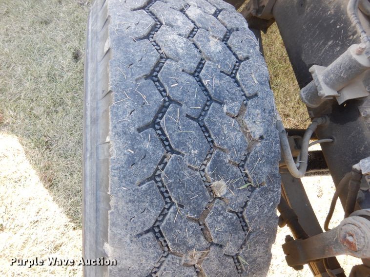 image for item HS9412 1999 International Paystar 5000  ready mix truck