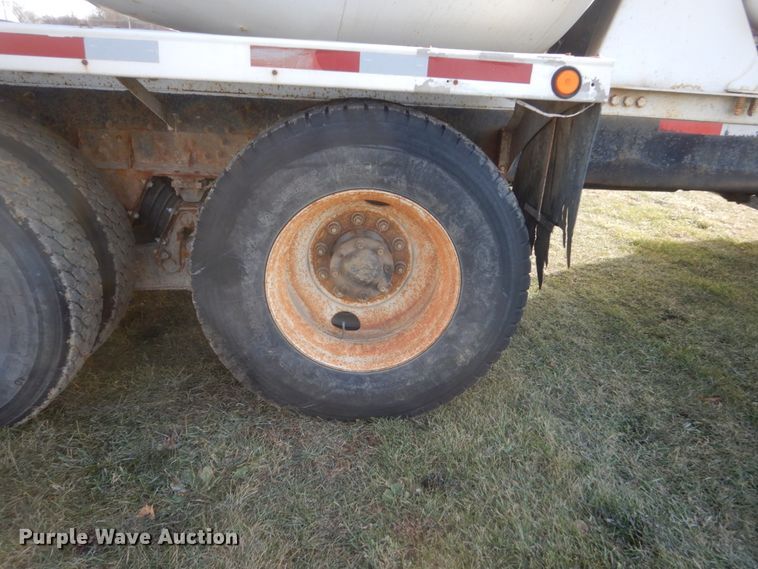 image for item HS9412 1999 International Paystar 5000  ready mix truck