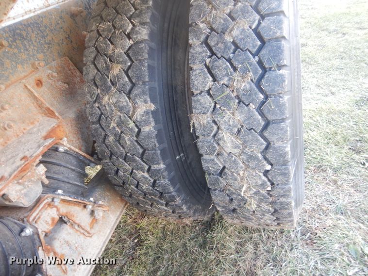 image for item HS9412 1999 International Paystar 5000  ready mix truck