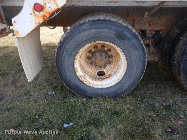 image for item HS9412 1999 International Paystar 5000  ready mix truck