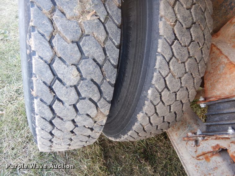 image for item HS9412 1999 International Paystar 5000  ready mix truck