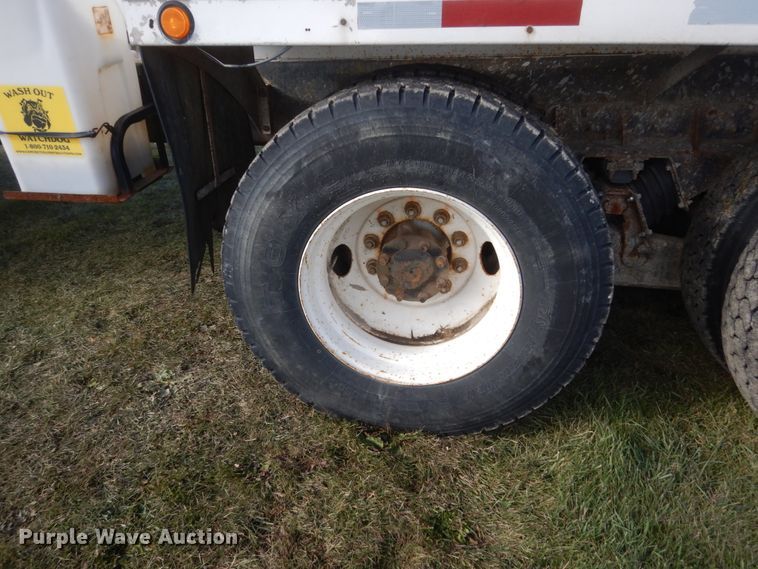 image for item HS9412 1999 International Paystar 5000  ready mix truck