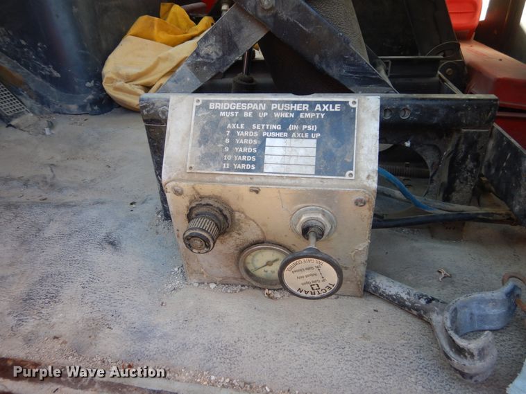 image for item HS9416 1997 Ford LTA9000  ready mix truck