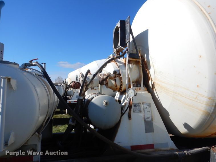 image for item HS9420 1995 Ford L9000  ready mix truck