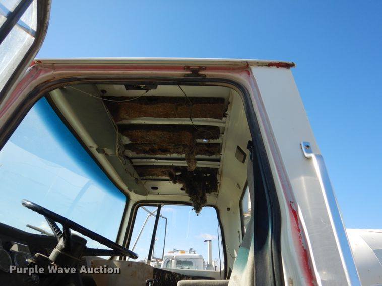 image for item HS9420 1995 Ford L9000  ready mix truck