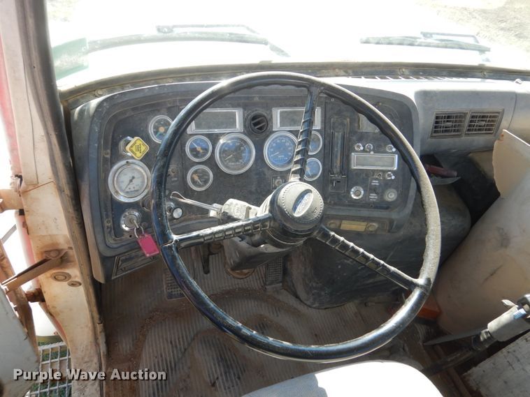 image for item HS9420 1995 Ford L9000  ready mix truck