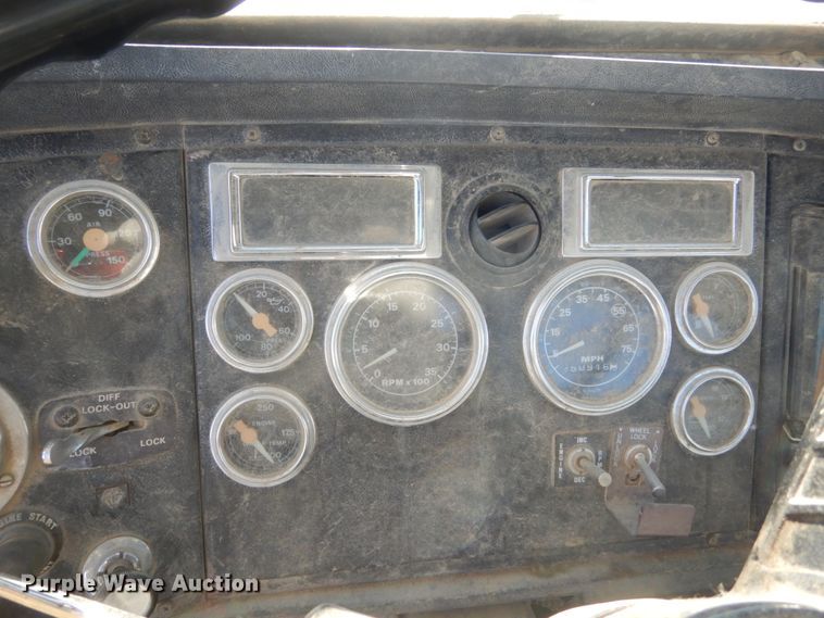 image for item HS9420 1995 Ford L9000  ready mix truck