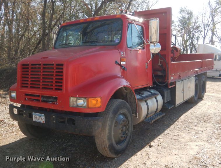 image for item HS9434 1996 International 8100  flatbed truck