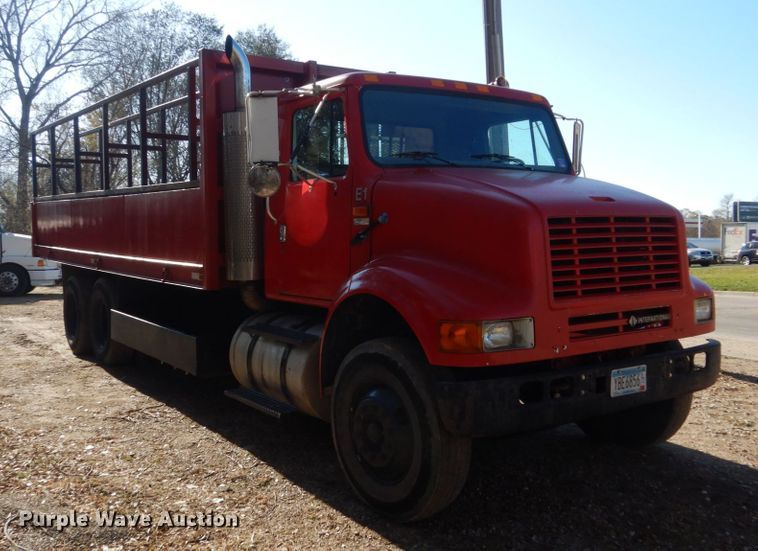 image for item HS9434 1996 International 8100  flatbed truck