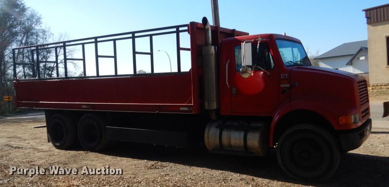 image for item HS9434 1996 International 8100  flatbed truck