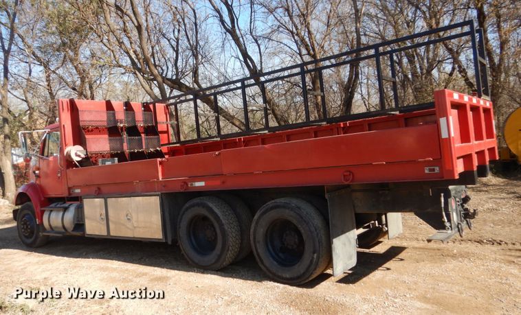 image for item HS9434 1996 International 8100  flatbed truck