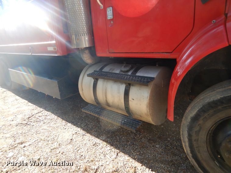 image for item HS9434 1996 International 8100  flatbed truck