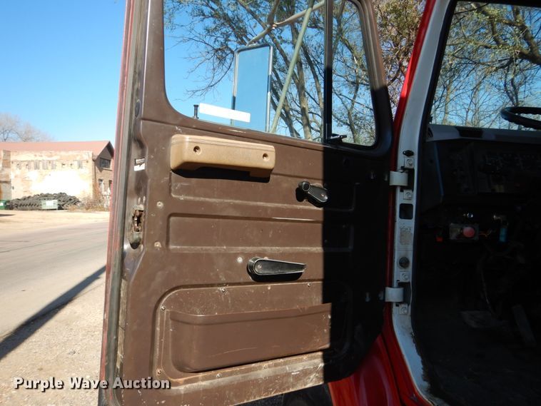 image for item HS9434 1996 International 8100  flatbed truck