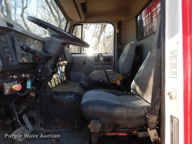 image for item HS9434 1996 International 8100  flatbed truck