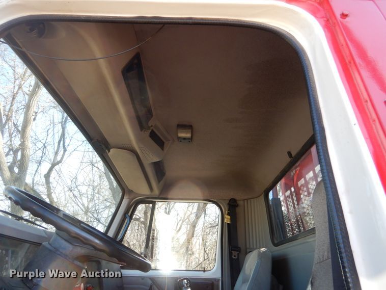 image for item HS9434 1996 International 8100  flatbed truck