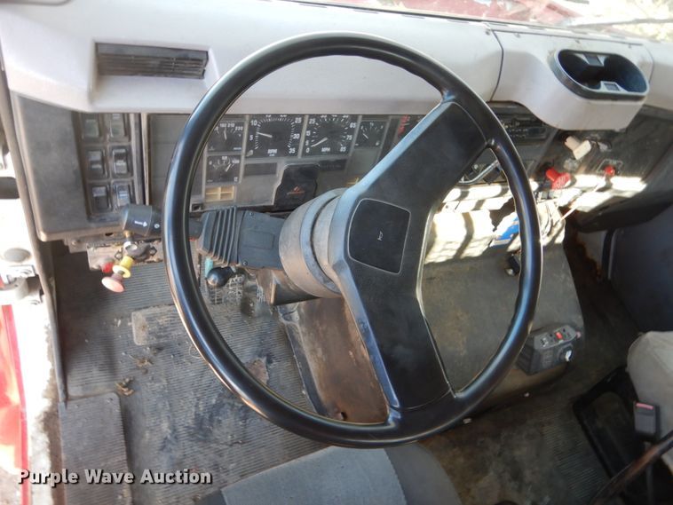 image for item HS9434 1996 International 8100  flatbed truck