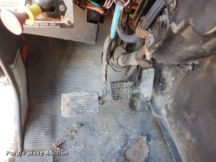 image for item HS9434 1996 International 8100  flatbed truck