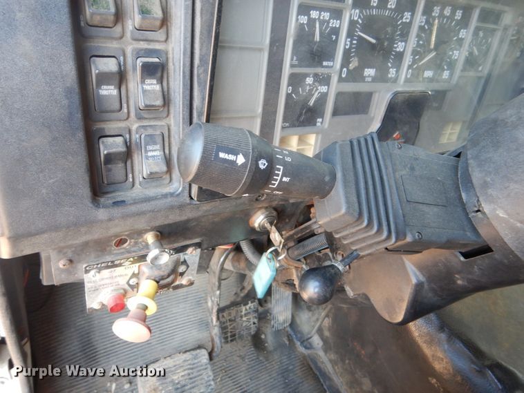 image for item HS9434 1996 International 8100  flatbed truck