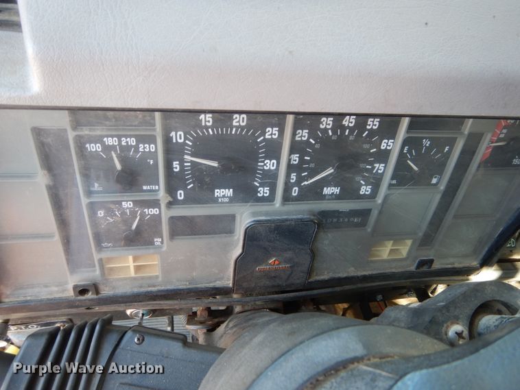 image for item HS9434 1996 International 8100  flatbed truck