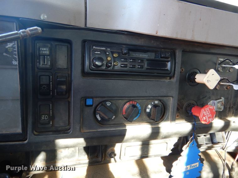 image for item HS9434 1996 International 8100  flatbed truck