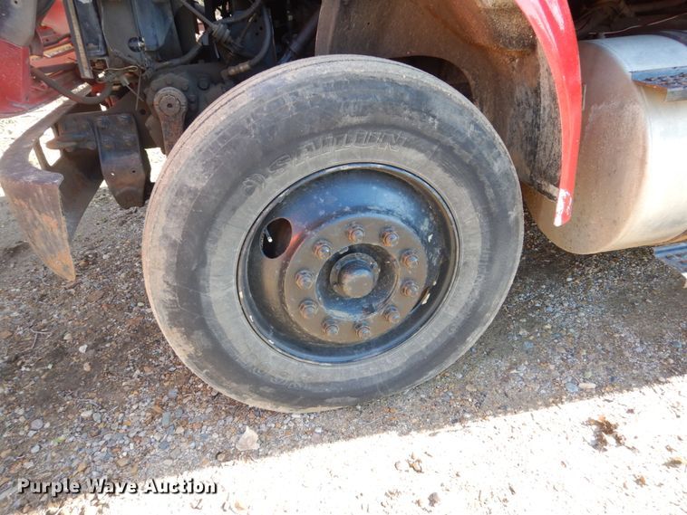 image for item HS9434 1996 International 8100  flatbed truck