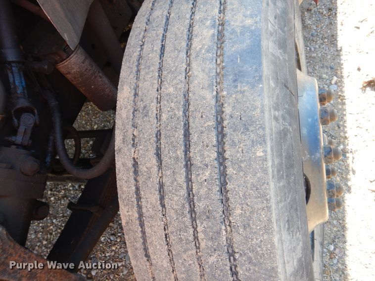 image for item HS9434 1996 International 8100  flatbed truck